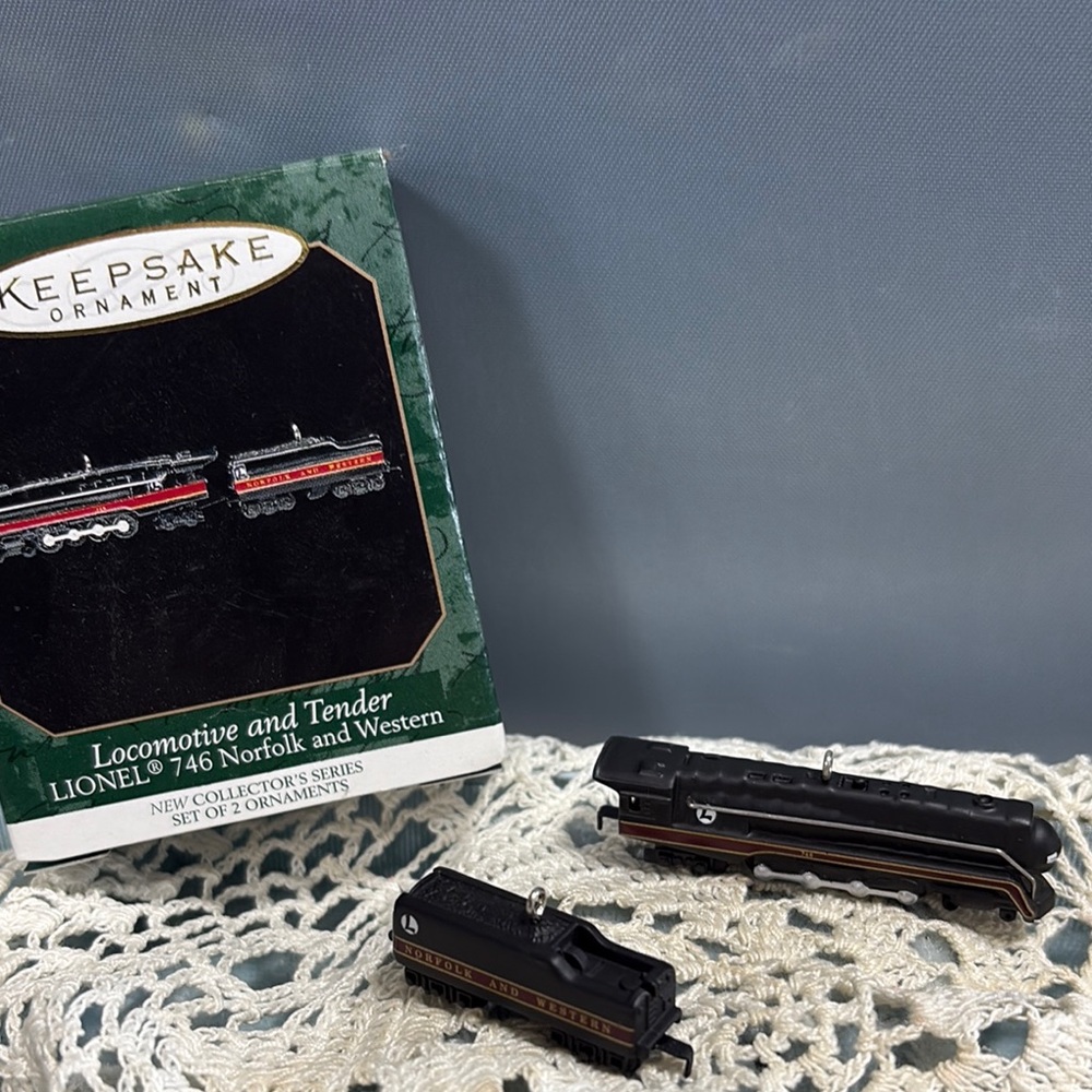Hallmark Locomotive and Tender Lionel Norfolk and Western 1999 Mini Ornament
A12